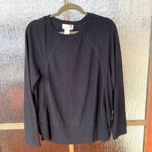 Everleigh sweater in XL. Great relaxed design in black.